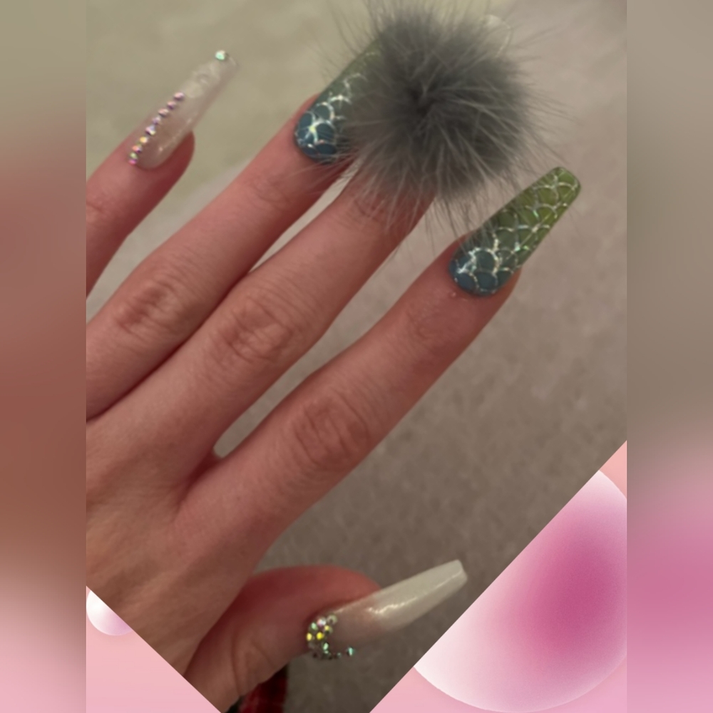 Press on nails - Picture 1 of 6